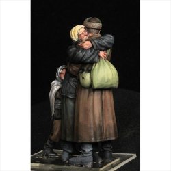 画像4: Paracel Miniatures[WW35036]1/35 WWII 露/ソ ソビエト兵士と母の再会(3体入)