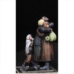 画像5: Paracel Miniatures[WW35036]1/35 WWII 露/ソ ソビエト兵士と母の再会(3体入)