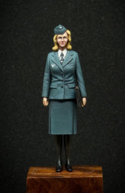 画像2: Passion Models[P35F012]1/35　WW2ドイツ空軍女性通信補助員