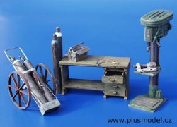 画像1: PlusModel[PM094]1/35作業場の工具/作業机/溶接ボンベ