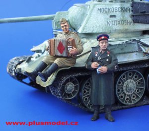 画像1: PlusModel[PM132]1/35WWII露 アコーディオン弾きとNKVD将校 (1)