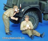 PlusModel[PM158]1/35WWII英 髭を剃る兵士/休息中の兵士(2体セット)