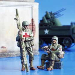 画像1: PlusModel[PM160]1/35WWII米 衛生兵(2体セット)