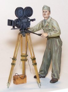 画像1: PlusModel[PM307]1/35WWII米 映画カメラと米兵 (1)