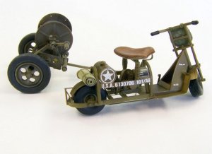 画像1: PlusModel[PM438]1/35WWII米 空挺スクーター ケーブルカート付き (1)