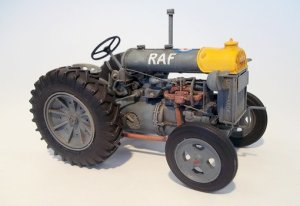 画像1: PlusModel[PM448]1/35WWII英 フォードソン N 大型トラクター(フルキット) (1)