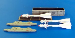 画像1: PlusModel[AL4032]1/48露 空対空ミサイルR-60(3発)+コンテナ Mig-29専用 (1)