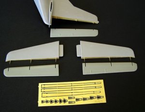画像1: PlusModel[AL7012]1/72C-123プロバイダー 尾翼セット (1)