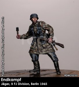 画像1: Rado Miniatures[RDM35030]1/35 WWIIドイツ最後の戦い 第9降下猟兵師団降下猟兵 ベルリン1945 (1)