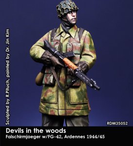 画像1: Rado Miniatures[RDM35052]1/35 WWII ドイツ FG42自動小銃を持つ降下猟兵 アルデンヌ1944/45 (1)