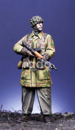 画像2: Rado Miniatures[RDM35052]1/35 WWII ドイツ FG42自動小銃を持つ降下猟兵 アルデンヌ1944/45