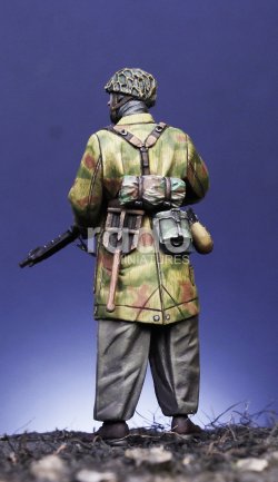 画像3: Rado Miniatures[RDM35052]1/35 WWII ドイツ FG42自動小銃を持つ降下猟兵 アルデンヌ1944/45