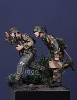 画像2: Rado Miniatures[RDM35057]1/35 WWII ドイツ 「砲火の中の突撃」武装親衛隊装甲擲弾兵セット 第12SS装甲師団ヒトラーユーゲント ノルマンディー1944(2体入)