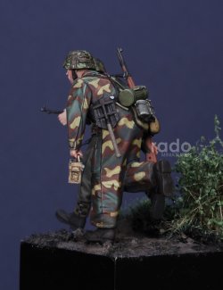 画像5: Rado Miniatures[RDM35057]1/35 WWII ドイツ 「砲火の中の突撃」武装親衛隊装甲擲弾兵セット 第12SS装甲師団ヒトラーユーゲント ノルマンディー1944(2体入)