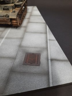 画像4: Reality in Scale[RIS35307]1/35 ポリウレタンシート雑草の生えた歩道とコンクリート舗装路 マンホール付