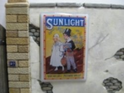 画像1: Reality in Scale[SIGN02]本物のエナメル塗り看板 "サンライトコンドーム" - 49x34mm