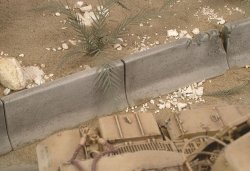 画像1: RoyalModel[RM084]1/35 道路アクセサリー　コンクリートブロック他