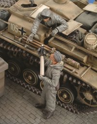 RoyalModel[RM143]1/35 独 砲弾を積み込む突撃砲兵 1体+半身 ロシア 1943