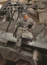 RoyalModel[RM144]1/35 独 車両に座る上級曹長 ロシア 1943