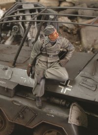 RoyalModel[RM144]1/35 独 車両に座る上級曹長 ロシア 1943