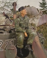 RoyalModel[RM156]1/35 独 砲塔に座る武装SS戦車兵