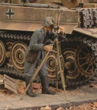 RoyalModel[RM172]1/35 独 カニ眼鏡を覗く砲兵中尉 ヴィテブス1943