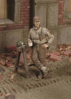 画像1: RoyalModel[RM193]1/35 米 カップを持ちリラックスする兵士