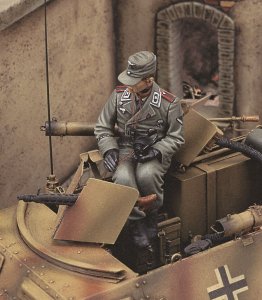 画像1: RoyalModel[RM229]1/35 独 座るヘルマンゲーリング師団戦車兵 (1)