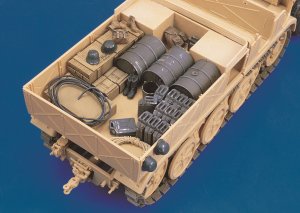 画像1: RoyalModel[RM235]1/35 独 ファモ18t ハーフトラック用車載荷物 (1)