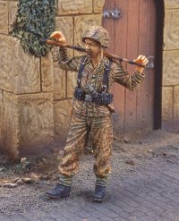 RoyalModel[RM287]1/35 独 ライフルを担ぐSS擲弾兵