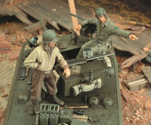 画像1: RoyalModel[RM336]1/35 米 M3A3 スチュアート戦車兵 2体 (1)