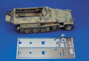 画像1: RoyalModel[RM372]1/35 独 Sd.kfz.251C型 パート3 フロアプレート ドラゴン用 (1)