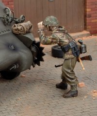 RoyalModel[RM405]1/35 独 警戒しながら歩く歩兵 アルデンヌ 1944