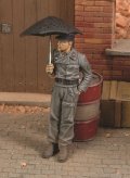 RoyalModel[RM415]1/35 独 傘を差しももたれる戦車兵 イタリア 1944