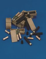 RoyalModel[RM424]1/35 米 105mm砲弾&ケース