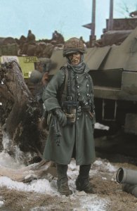 画像1: RoyalModel[RM483]1/35 独 WWII コートを着たSS機関銃兵 (1)