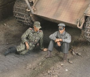 画像1: RoyalModel[RM533]1/35 独 WWIIつかの間の休息を取る独戦車兵 (1)
