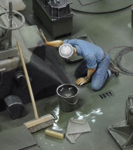 画像1: RoyalModel[RM537]1/35 米 WWII米海軍 船体を洗う水兵 (1)