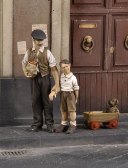 画像1: RoyalModel[RM573]1/35 市民と子供