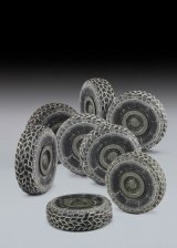 RoyalModel[RM588]1/35 現用伊 チェンタウロ用自重変形タイヤセット