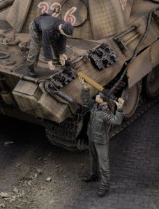 画像1: RoyalModel[RM668]1/35 独 WWII砲弾を補給するドイツ戦車兵 (1)