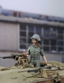 画像1: RoyalModel[RM695]1/35 IDF イスラエル女性戦車兵「ボーイフレンドからの電話」