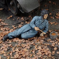 画像1: RoyalModel[RM719]1/35 露 WWIIロシア戦車兵の昼食