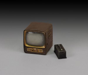 画像1: RoyalModel[RM733]1/35 1930〜5年代のブラウン管テレビ (1)