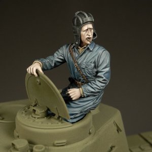 画像1: RoyalModel[RM756]1/35 露 WWII砲塔に座る戦車兵 (1)