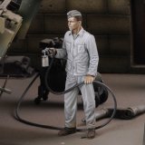 RoyalModel[RM758]1/35 独 WWII迷彩塗装を行うドイツ兵