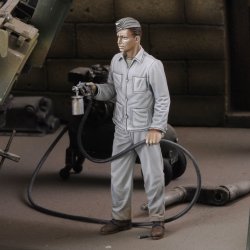 画像1: RoyalModel[RM758]1/35 独 WWII迷彩塗装を行うドイツ兵