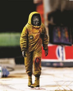 画像1: RoyalModel[RM763]1/35 ゾンビシリーズ NBCスーツを着たゾンビ