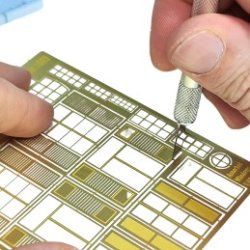 画像2: RoyalModel[RM1005]1/48 ジオラマアクセサリー エッチング製建物用窓 アソートセット