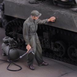 画像1: RoyalModel[RM1010]1/35 WWII アメリカ陸軍整備兵